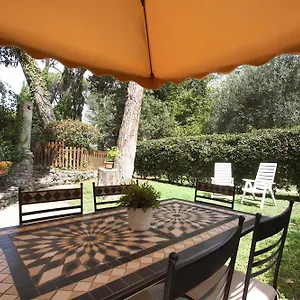 appia-antica-2br-with-swimming-pool.it-romehotels.com/